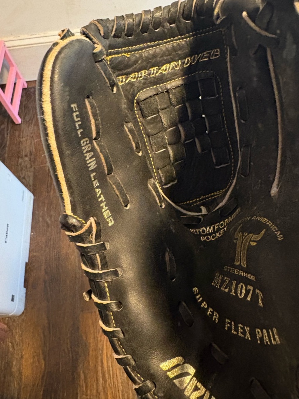 Mizuno MZ107T Professional Model RHT 11” - Picture 5 of 7